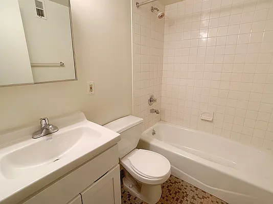 Rented by City Connections Realty | media 4