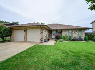 1008 Penn Ln, Moore, OK 73160