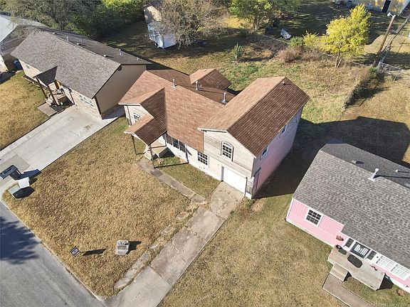 2nd image of 3150 N Iroquois Ave