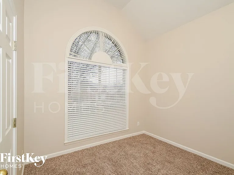 540 Enclave Cir — Photo 10