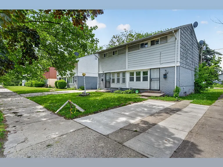 8123 Manor St — Photo 24