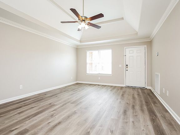 3rd image of 125 Oak Leaf Dr