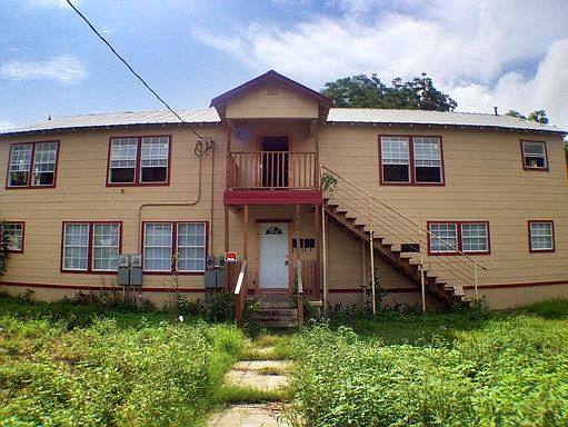 2nd image of 413 Margaret St APT A