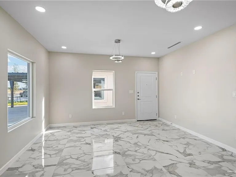501 N Onyx Ave #4 — Photo 7
