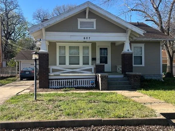 607 W 9th St, Pittsburg, KS 66762