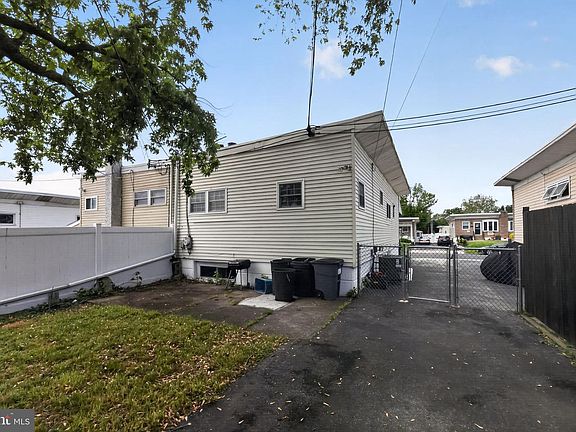 3rd image of 208 Hoffman Rd