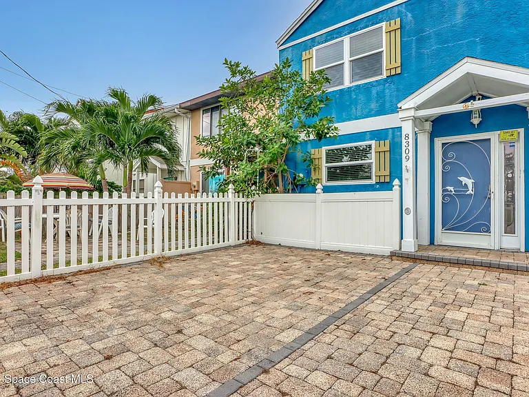 8309 Rosalind Ave — Photo 4