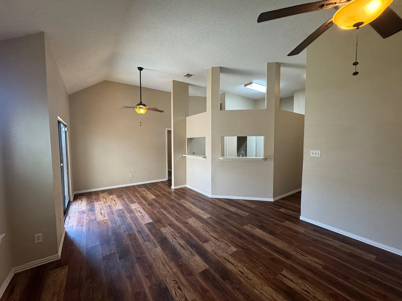 3 bed, 1331 sqft, $2,300 — Photo 2