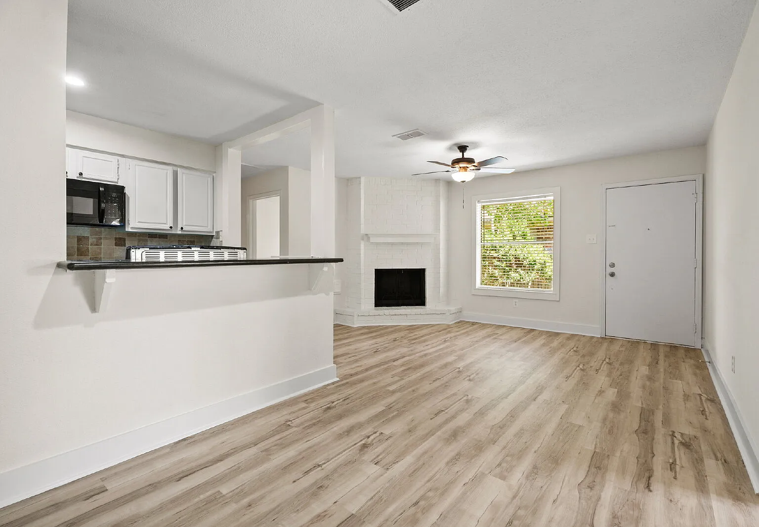 3 bed, 1.5 bath, 1155 sqft, $1,650 — Photo 4