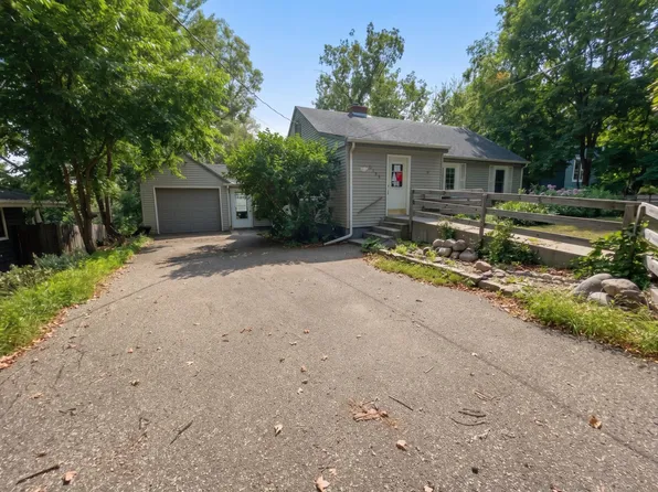 5749 Sunset Rd, Mound, MN 55364