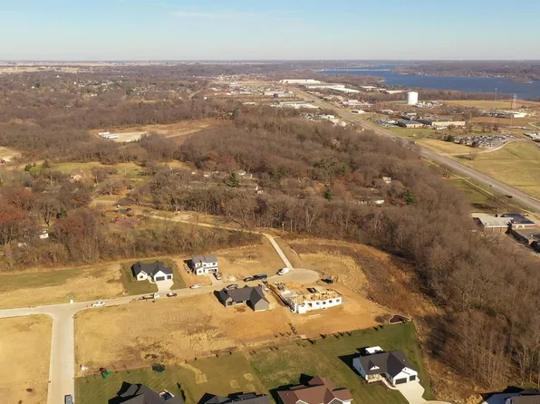205 Linda Ln, Riverdale, IA 52722