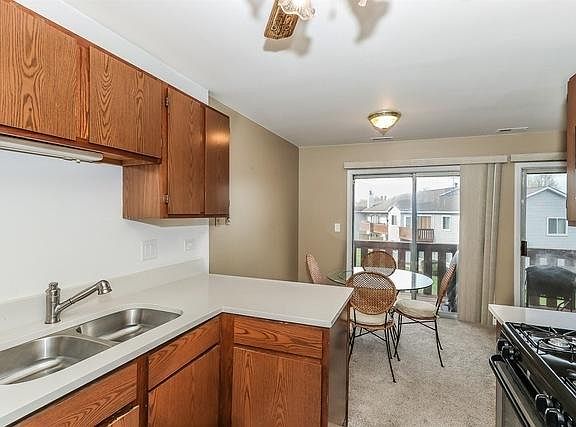 5th image of 322 Newport Ln