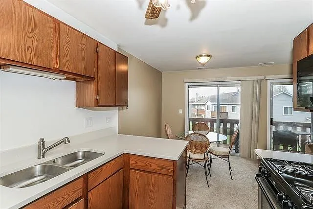 322 Newport Ln — Photo 5