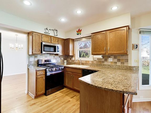 5th image of 1422 Madison Dr