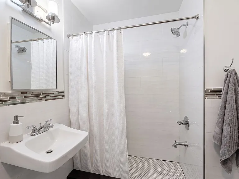 1019 Southern Blvd #2D — Photo 3