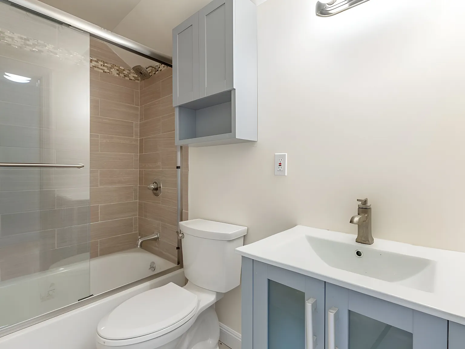 5 bed, $7,499 — Photo 4