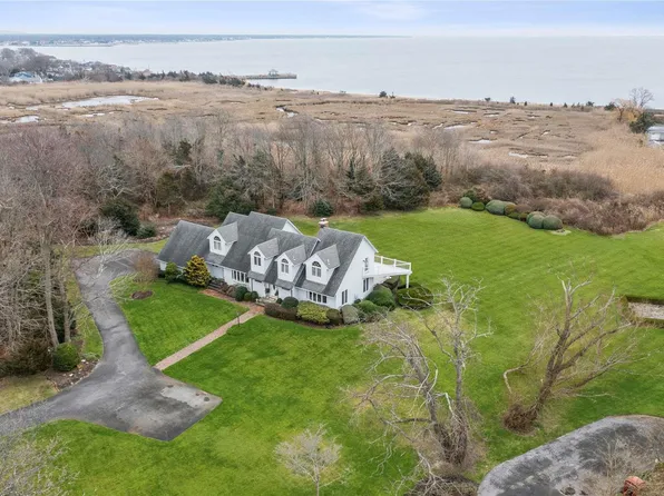 19 Boylan Lane, Blue Point, NY 11715
