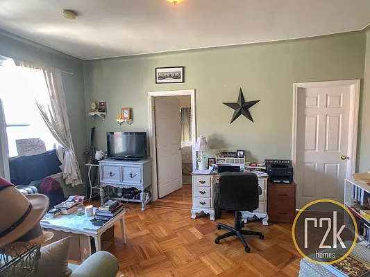 Rented by Realty 2000 Corp | media 6