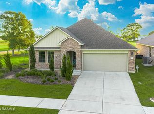 101 Acadian Lake Dr, Duson, LA 70529