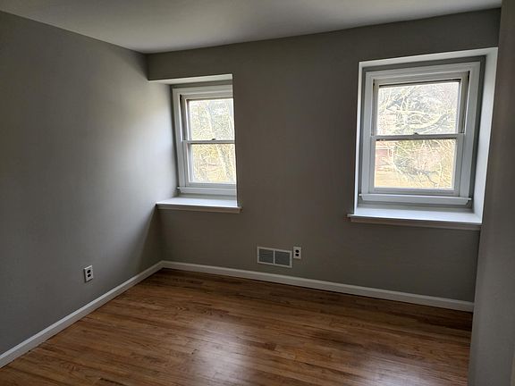 2nd image of 392 Briar Ln