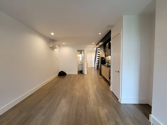 Rented by Lodger Corp | media 19