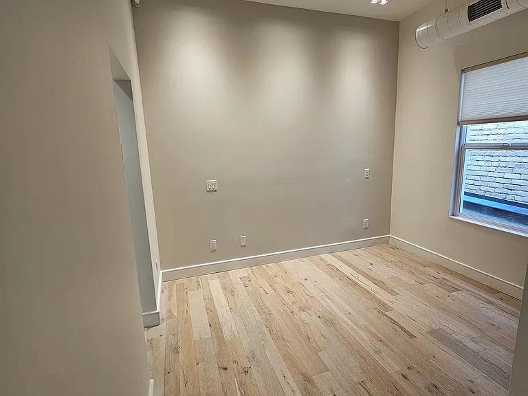 319 Broadway N #304 — Photo 12