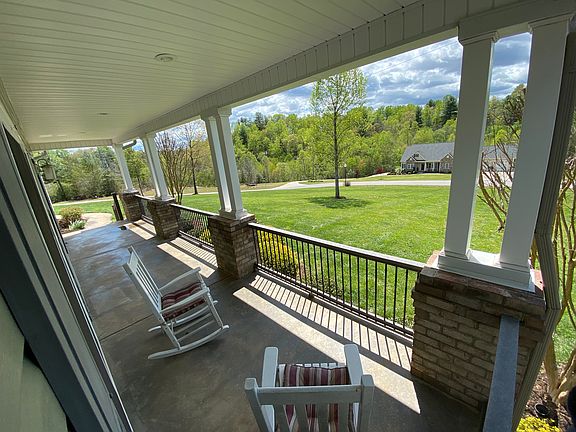 2nd image of 123 Chase Ln