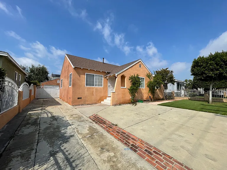 7449 Tujunga Ave — Photo 15