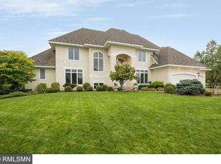 8890 Springwood Dr, Woodbury, MN 55125