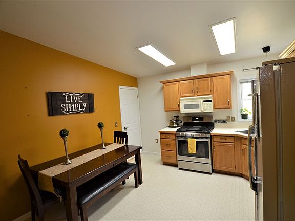 2nd image of 400 Lindenwood Dr