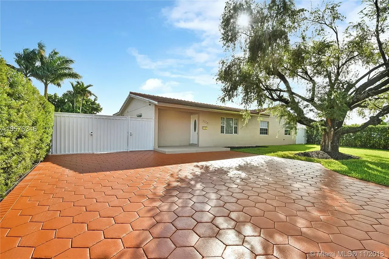 Village Green Dr, Miami — Photo 1