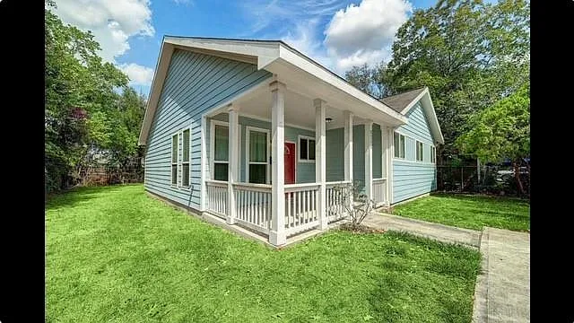 5215 Kingsbury St — Photo 2