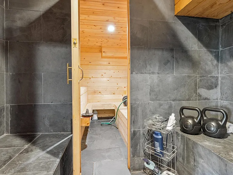 Cold shower room and sauna