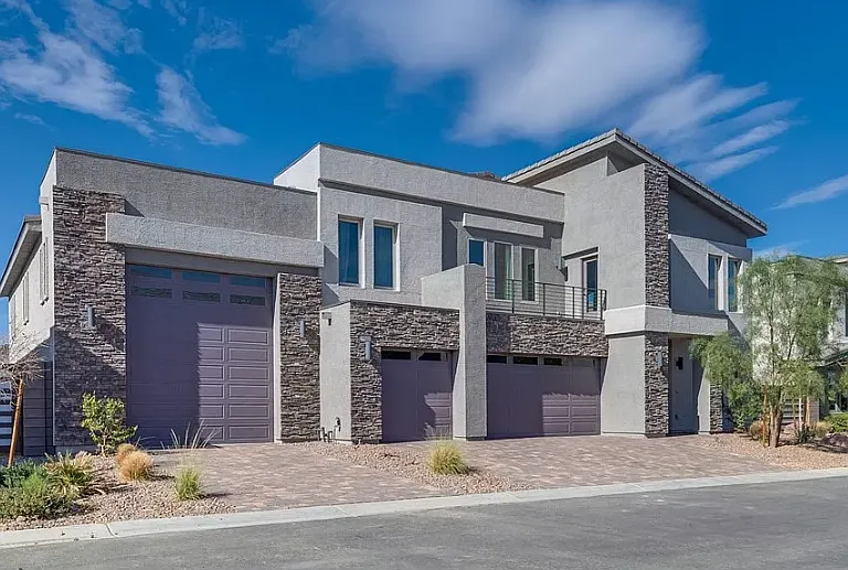 8541 S Pioneer Way — Photo 2