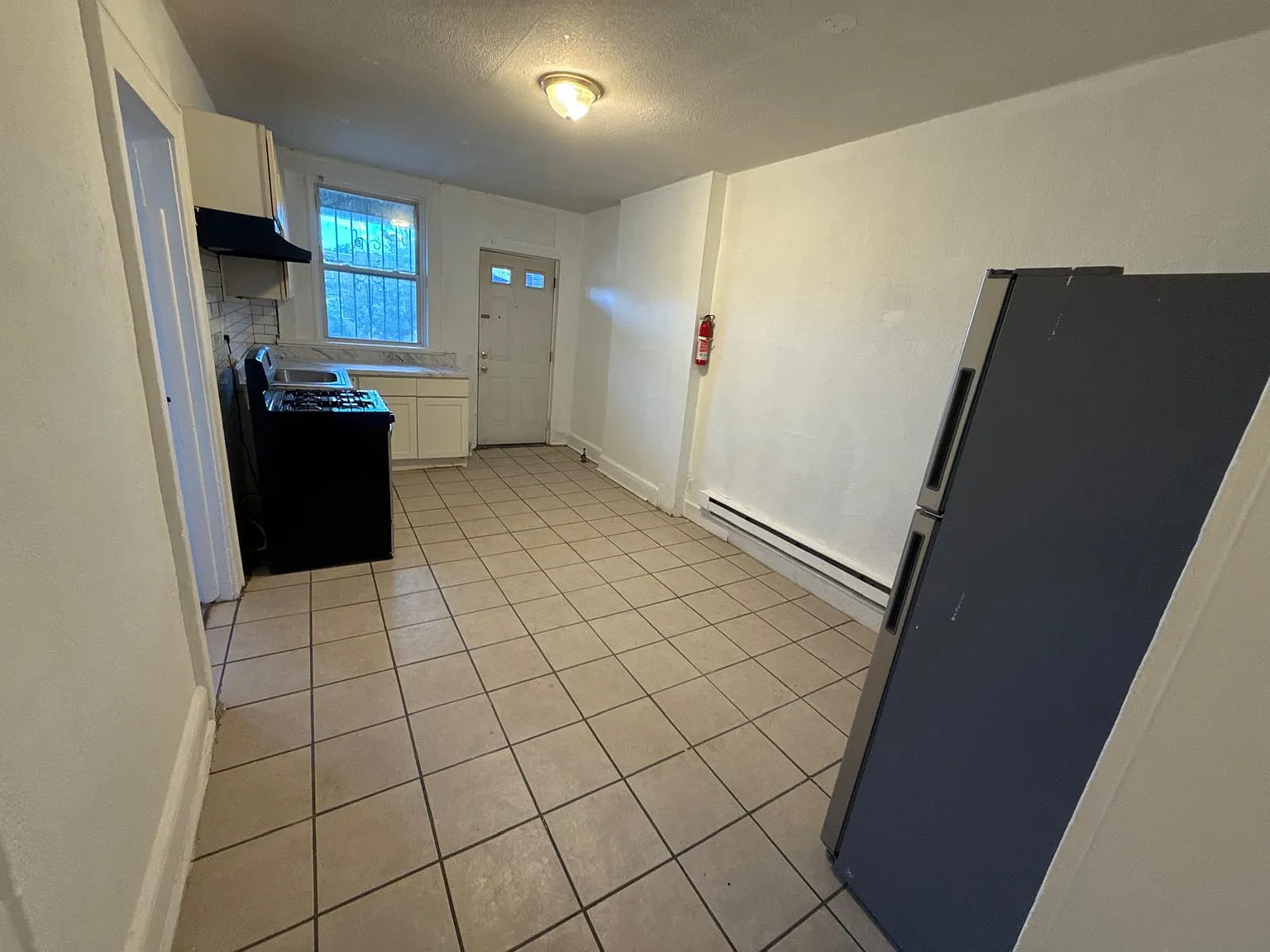 3 bed, $2,100 — Photo 2