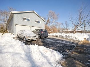 306 N Rosedale Ct, Round Lake, IL 60073