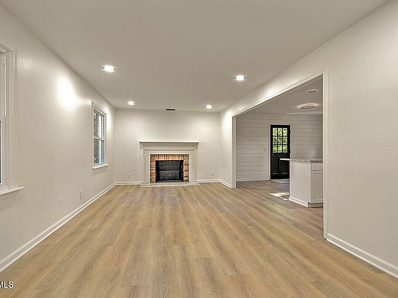 3rd image of 201 Coralwood Dr