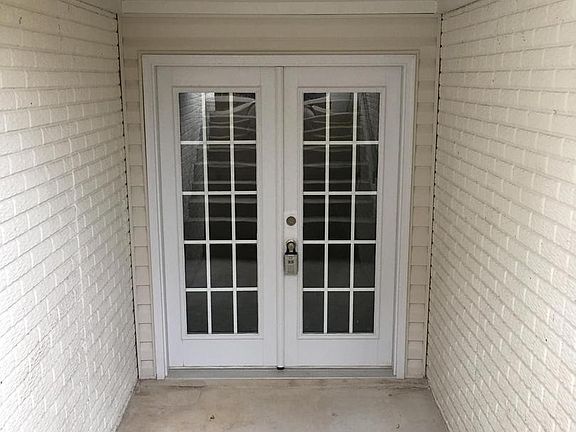 3rd image of 2827 Slingerland Dr #Basement