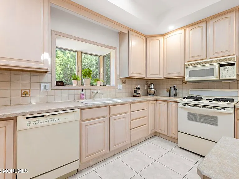 415 Windermere Ave — Photo 6