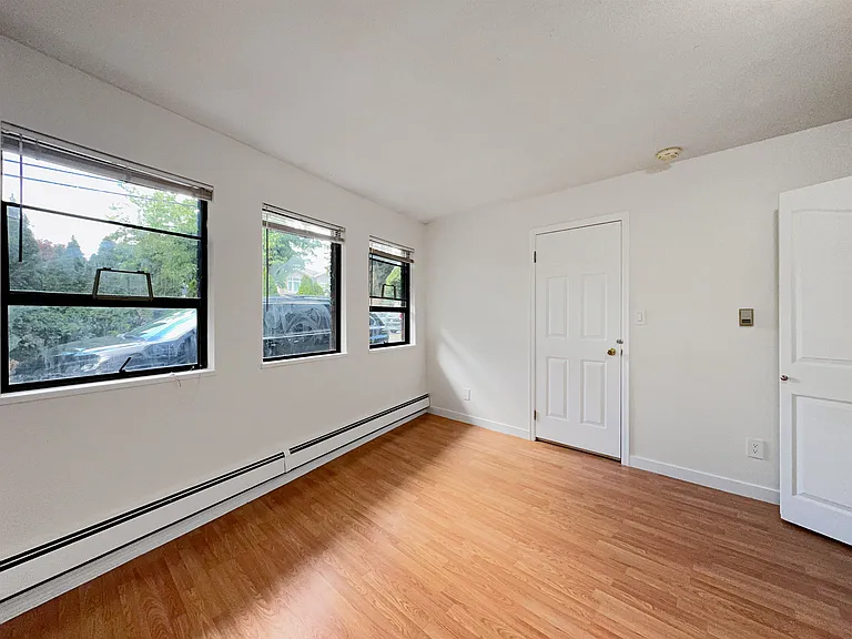 3218 E 45th Ave — Photo 9