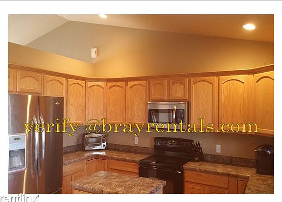 921 Celestite Dr-wm-kitchen