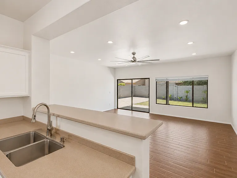 5427 W Marietta Dr — Photo 9