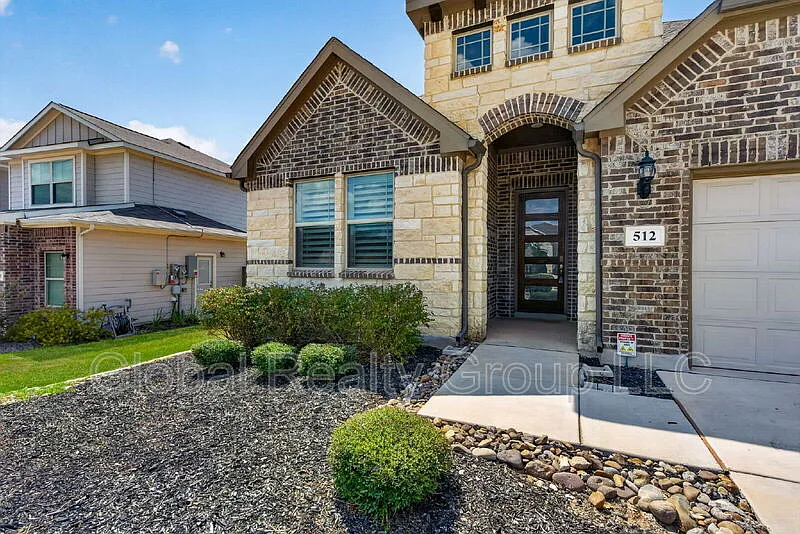 4 bed, 3.0 bath, 2188 sqft, $2,350 — Photo 3