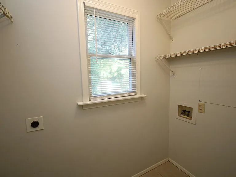 818 Stillwater Dr — Photo 17