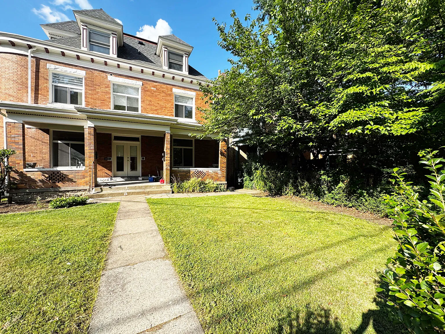 2 bed, 1000 sqft, $1,300 — Photo 3