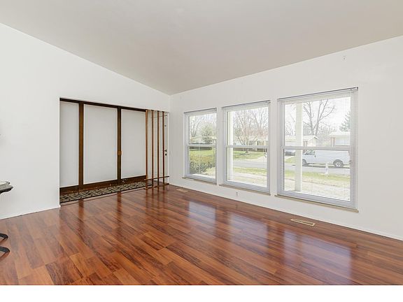 4th image of 3595 Tremont Dr