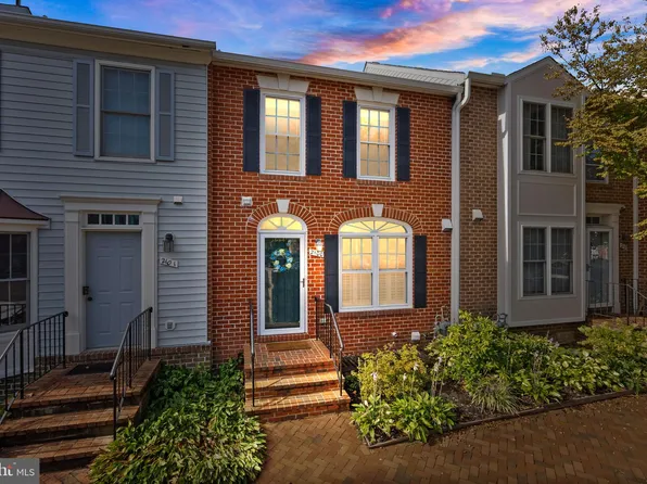 2100 N Tazewell Ct, Arlington, VA 22207