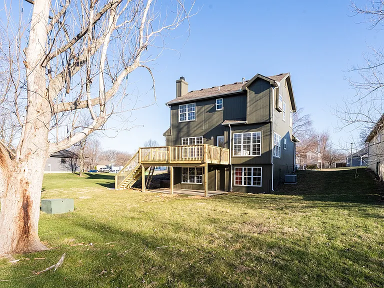 121 Hillside Dr — Photo 17