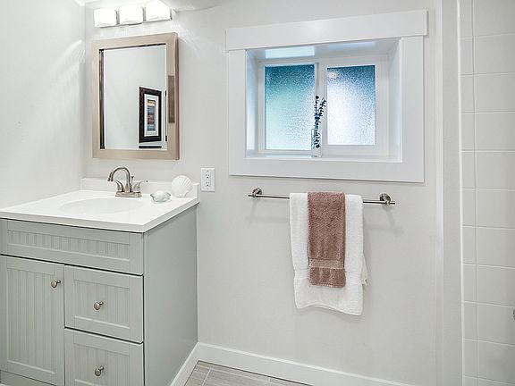 Lower level 3/4 bath with sh