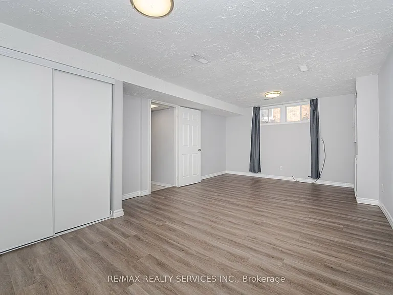 21 Beverley St #LOWER — Photo 7